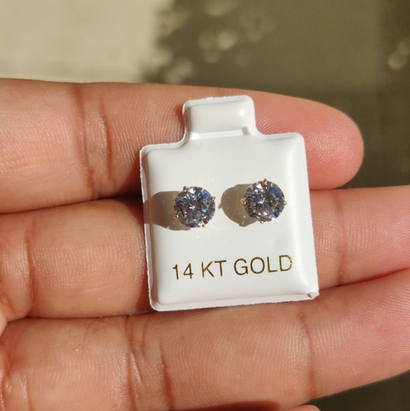 Jewelry - Brand New 14 Karat Yellow Gold stud earrings